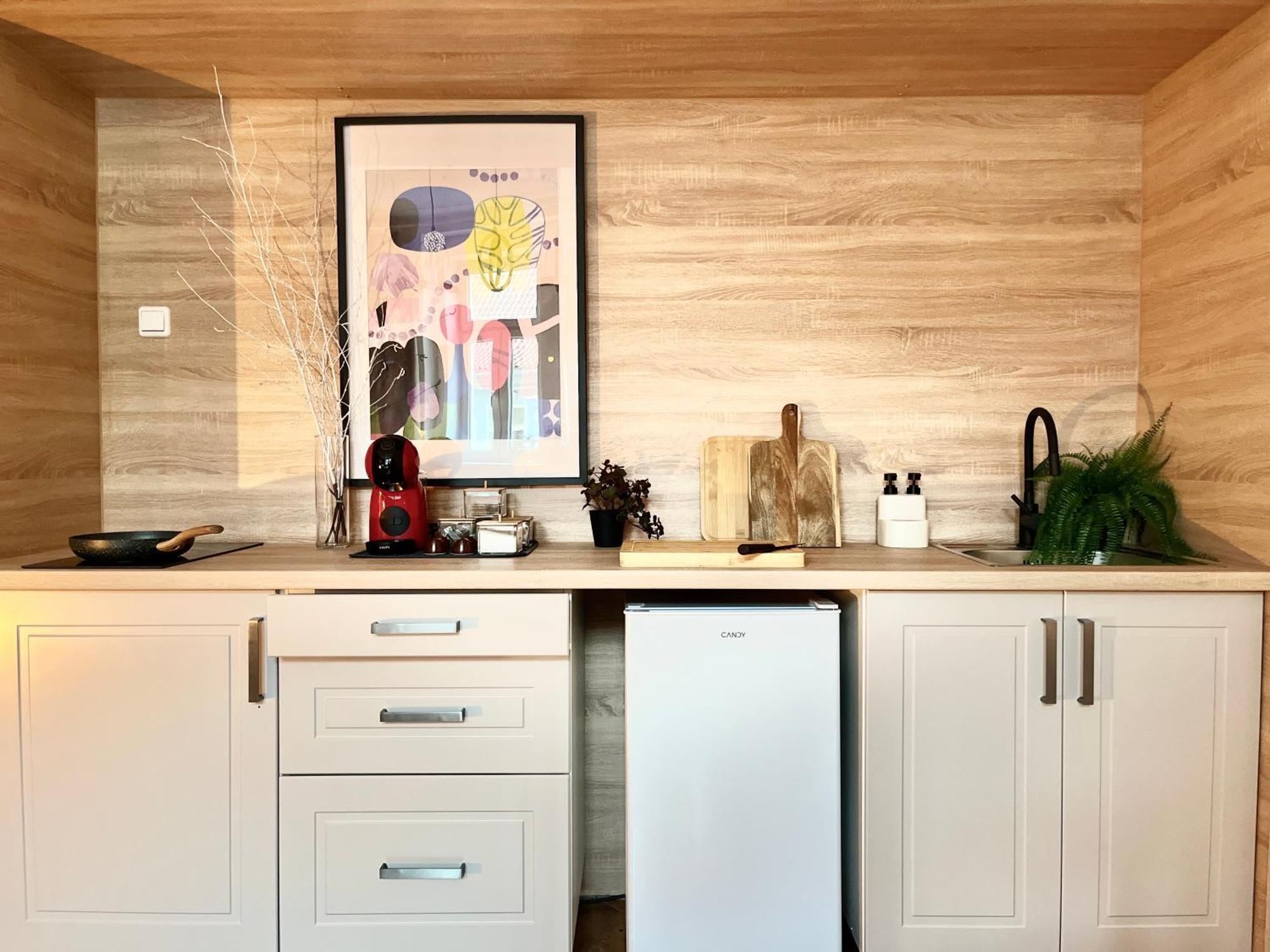 Ruby Apartment *